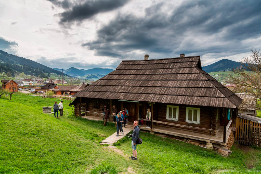 Українські Карпати — відпочинок на будь який смак і гаманець 9 Музей «Тіні забутих предків»